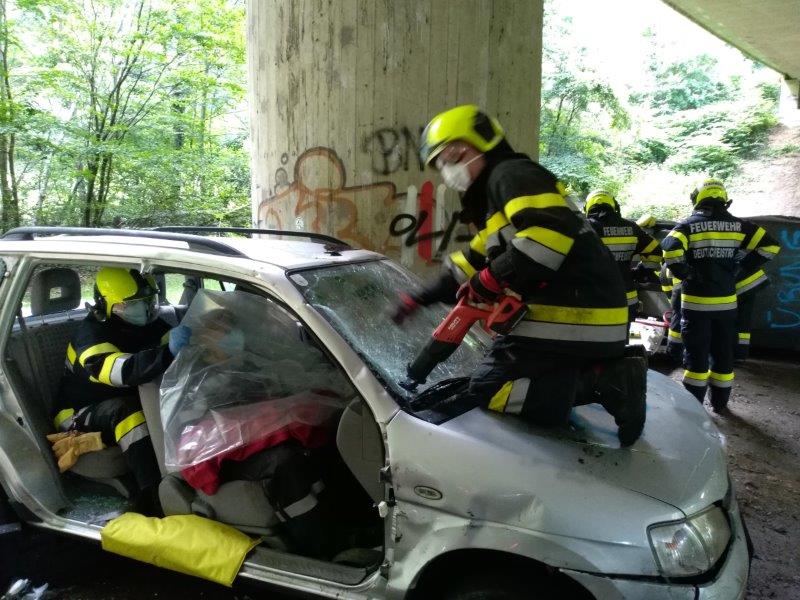 7. Allgemeine Übung - Menschenrettung nach Verkehrsunfall - Freiwillige  Feuerwehr Deutschfeistritz